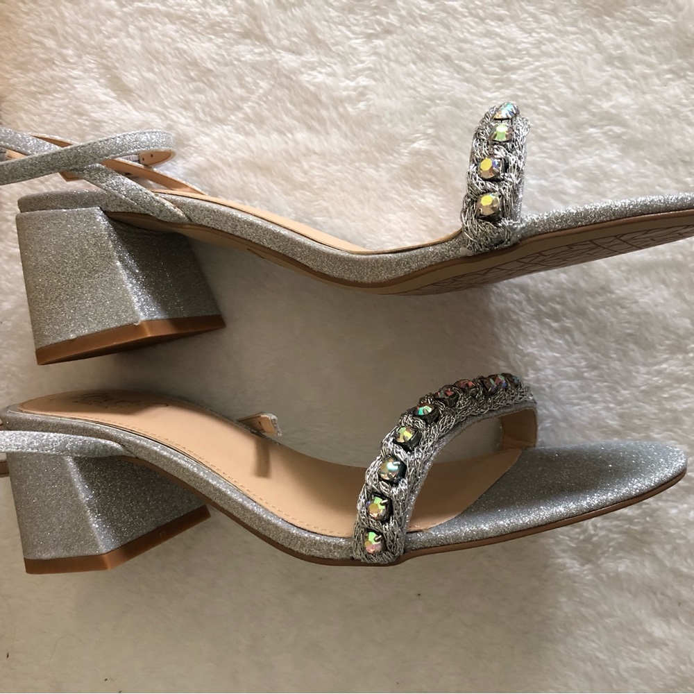 Jewel by Badgley Mischka Odonna sandals. Size 8 never worn. Brand new in box. - Picture 8 of 15